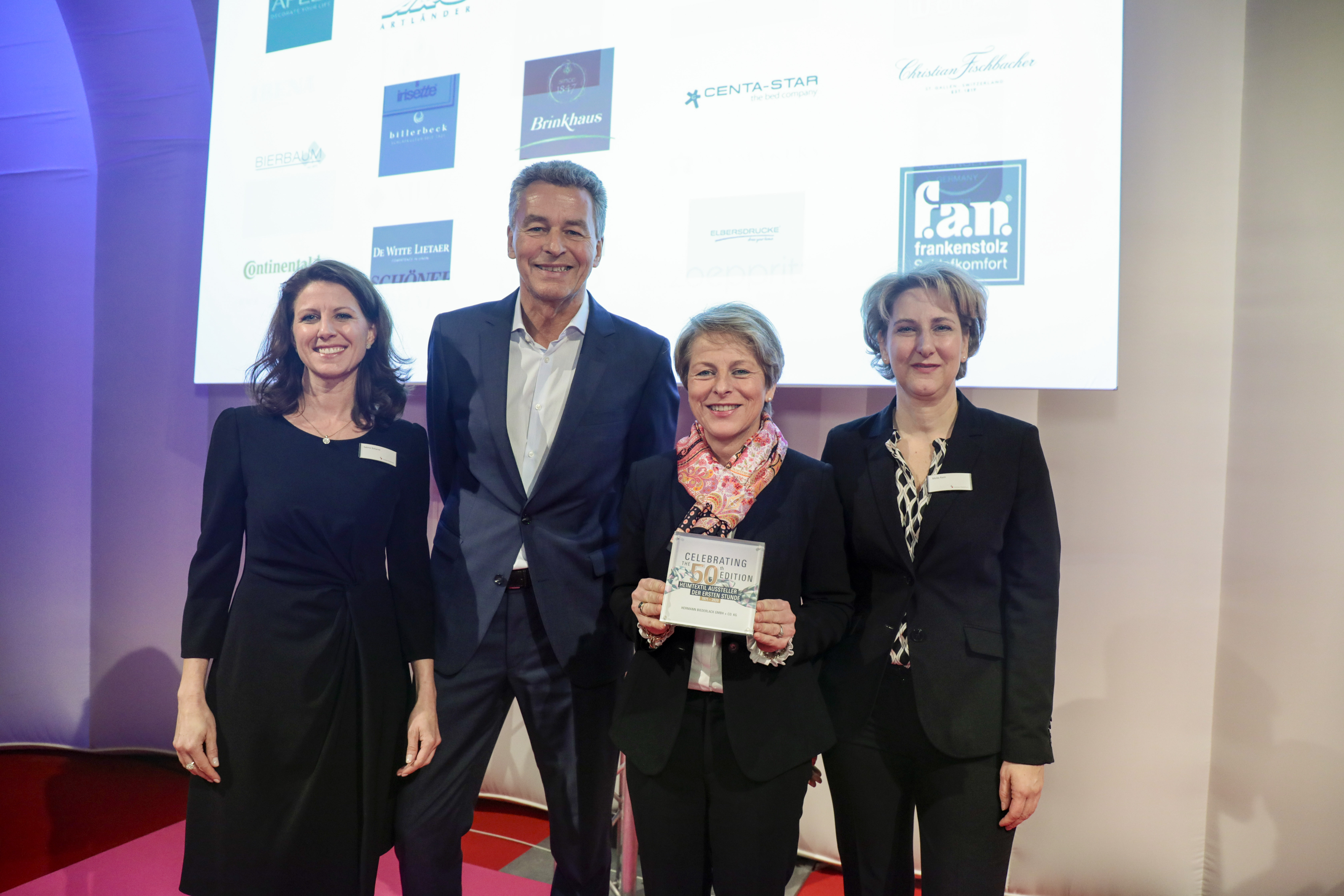 Awards ceremony for exhibitors from the very beginning / HERMANN BIEDERLACK GmbH + Co. KG