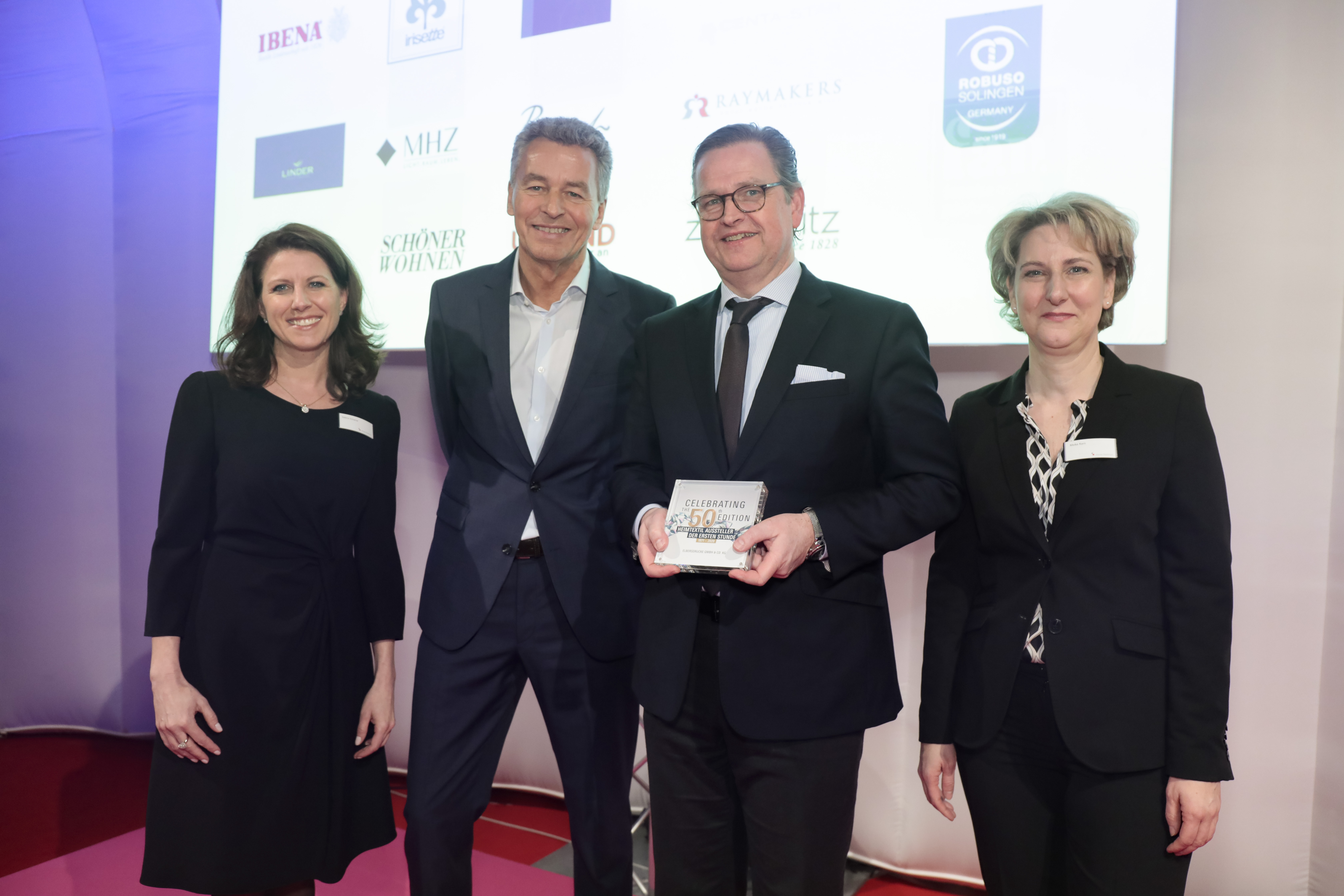 Awards ceremony for exhibitors from the very beginning / Elbersdrucke GmbH & Co. KG