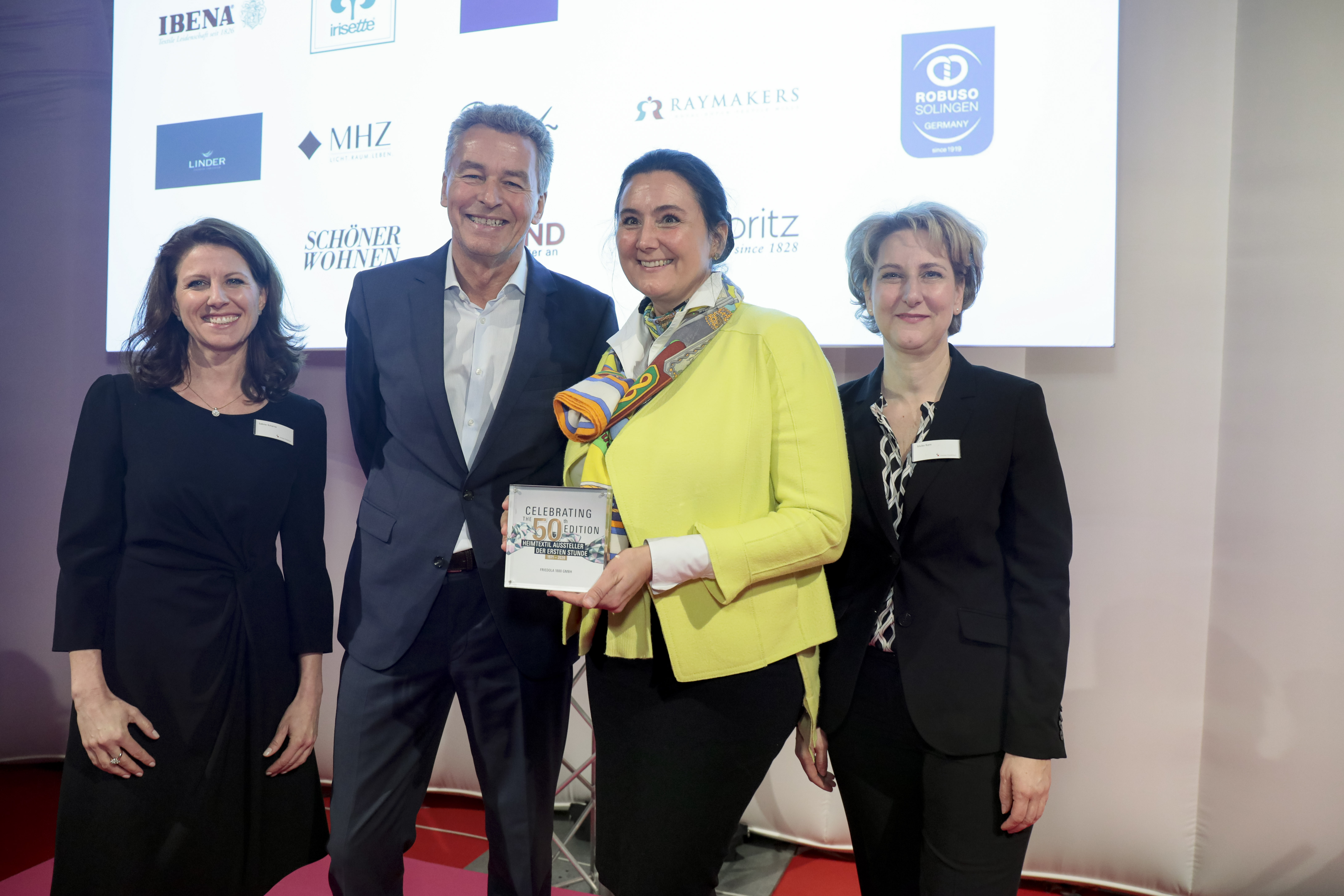 Awards ceremony for exhibitors from the very beginning / friedola 1888 GmbH