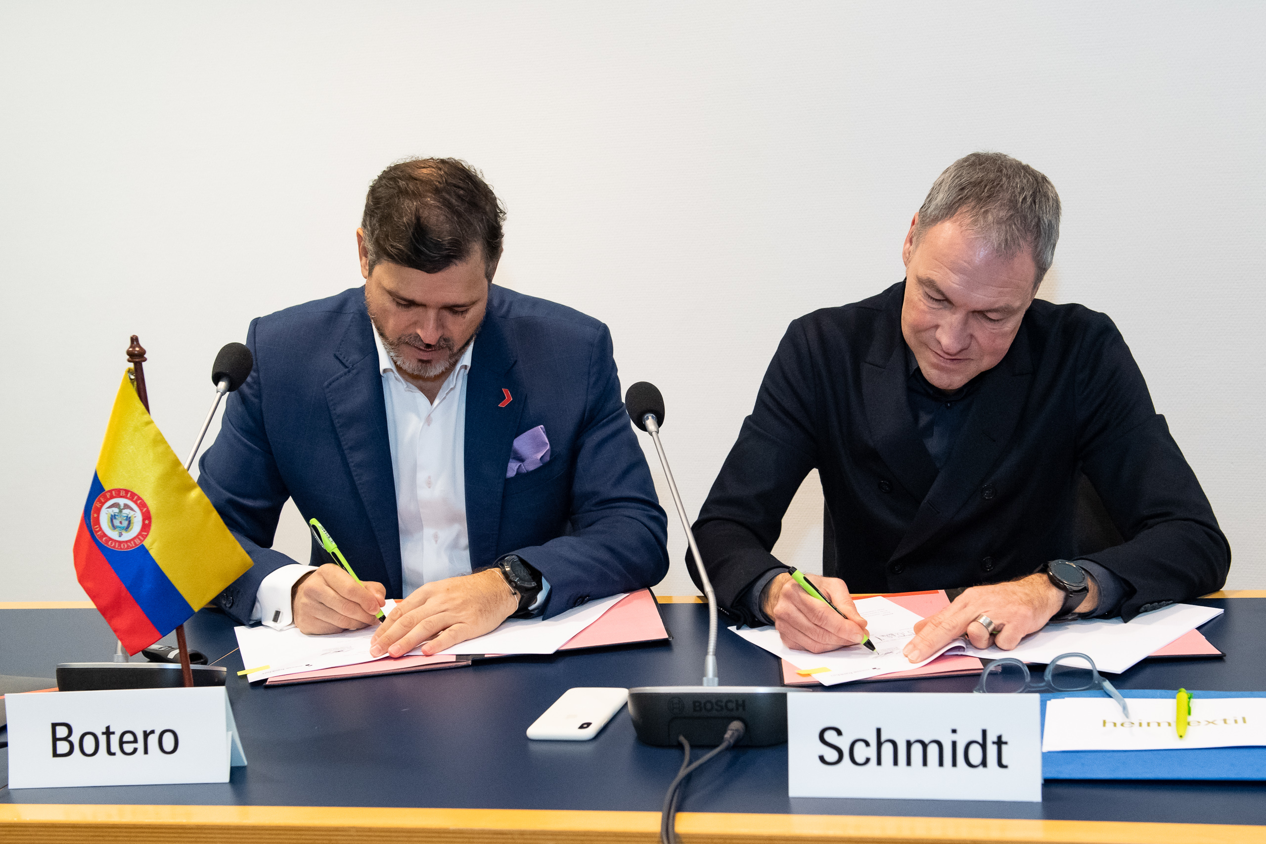 Heimtextil 2020, press conference and signing Heimtextil Colombia / Carlos Botero, CEO, Inexmoda and Olaf Schmidt, Vice President Textiles & Textile Technologies, Messe Frankfurt