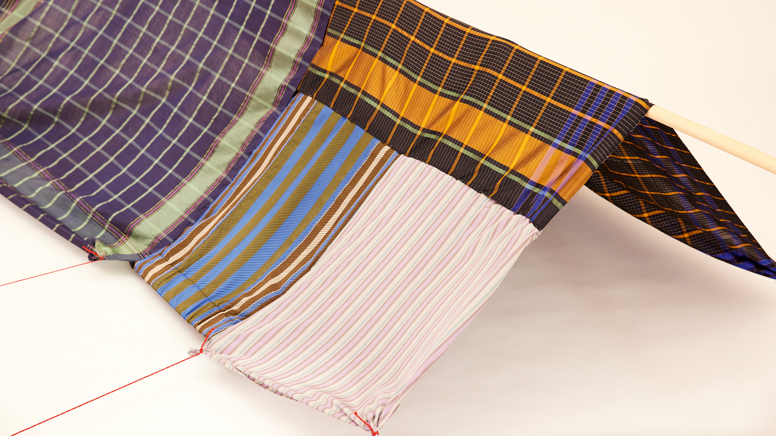 Op zoek naar de textielambachtslieden van Denemarken.  De Fanø sjaals zijn tijdloze stukken die worden gekenmerkt door de historische kleuren en ruiten.  Foto SPOTT voor Heimtextil