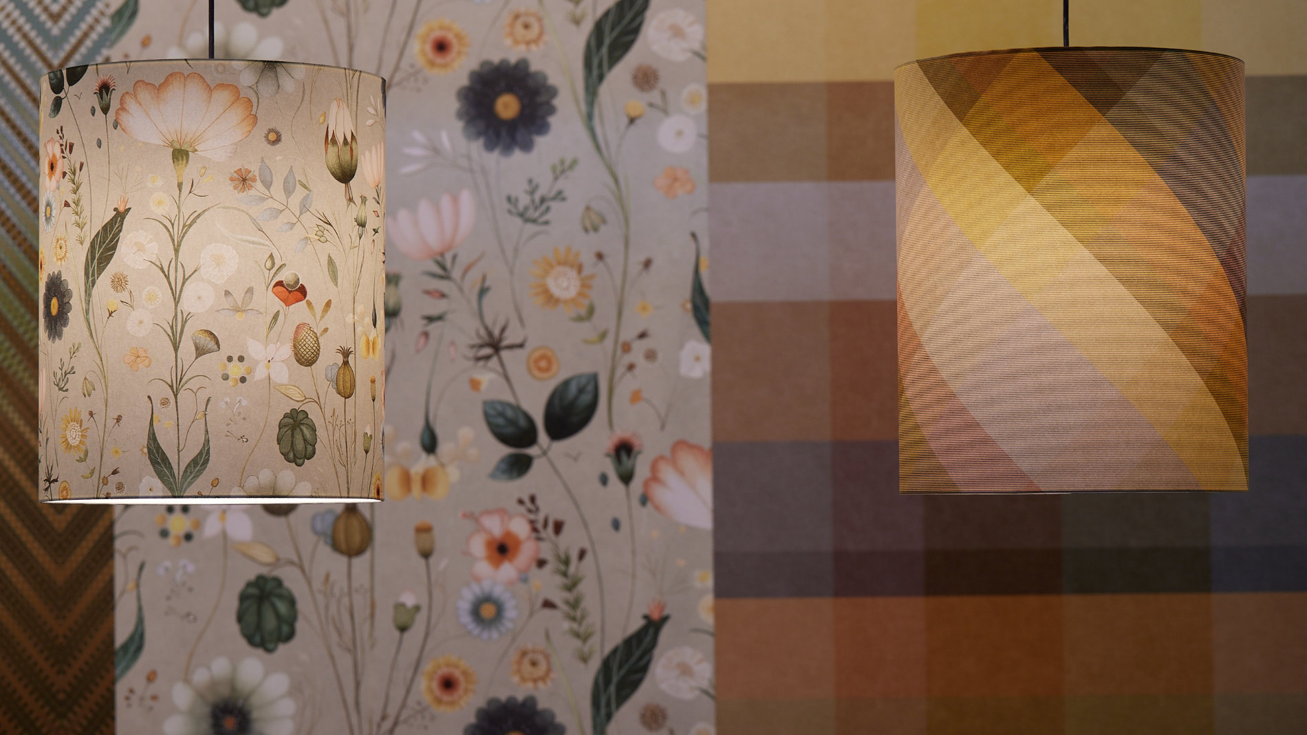 Lampen und Tapeten