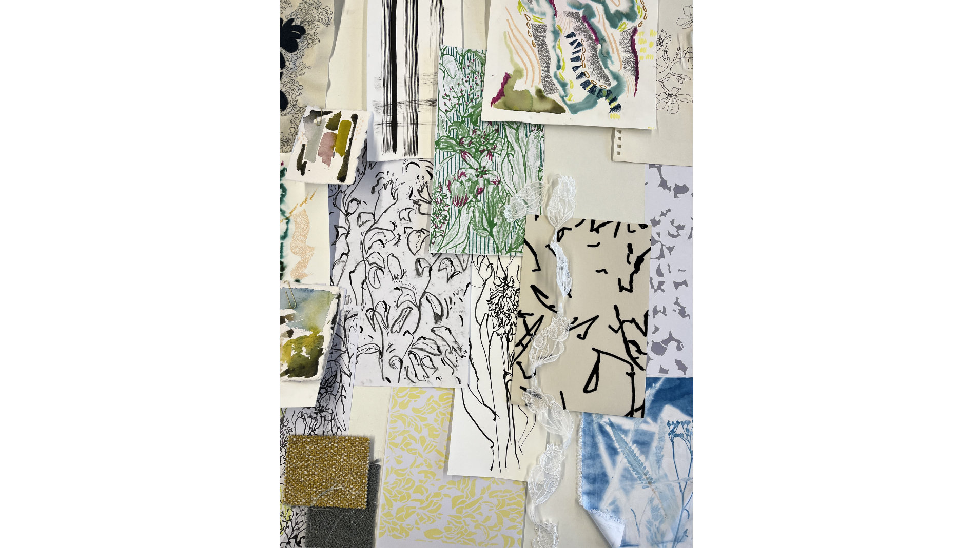 Moodboard mit Zeichnungen und textilen Materialproben